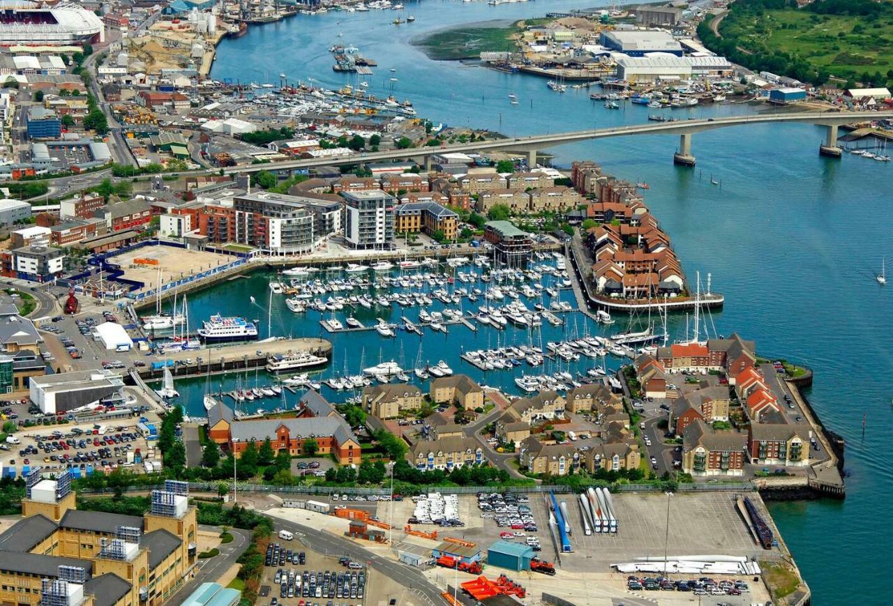 2 Bed Apartment With 2 Ensuites-Near Train Station /Mayflower /City Southampton Esterno foto